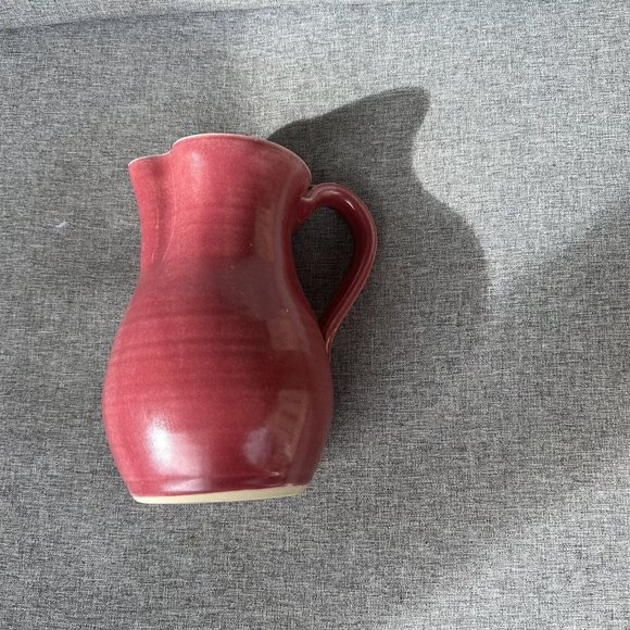 VINTAGE SHELTON'S POTTERY NORTH CAROLINA 8-1/2" BURGUNDY WATER PITCHER 1994 - Picture 6 of 8